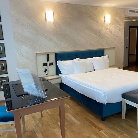 Hotel Paradis Cluj Napoca Bagian luar foto