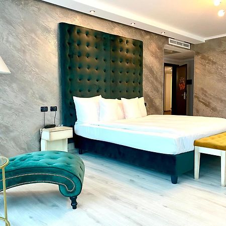 Hotel Paradis Cluj Napoca Bagian luar foto