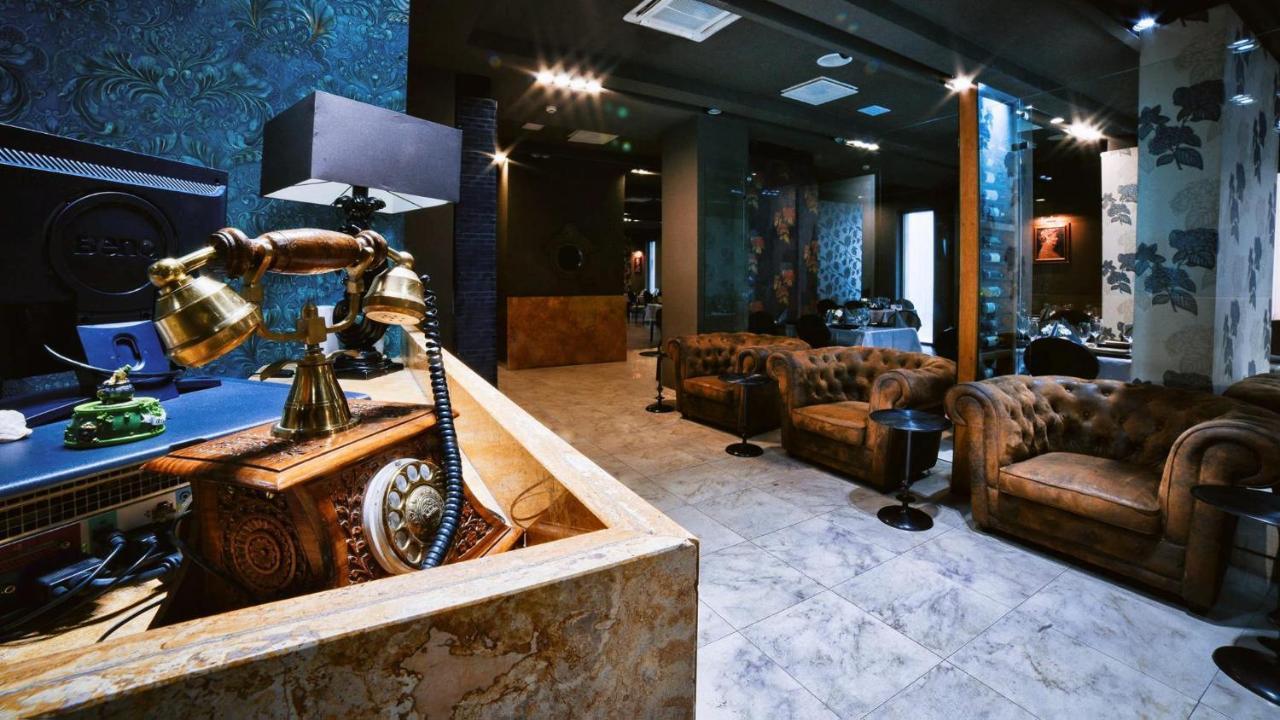 Hotel Paradis Cluj Napoca Bagian luar foto