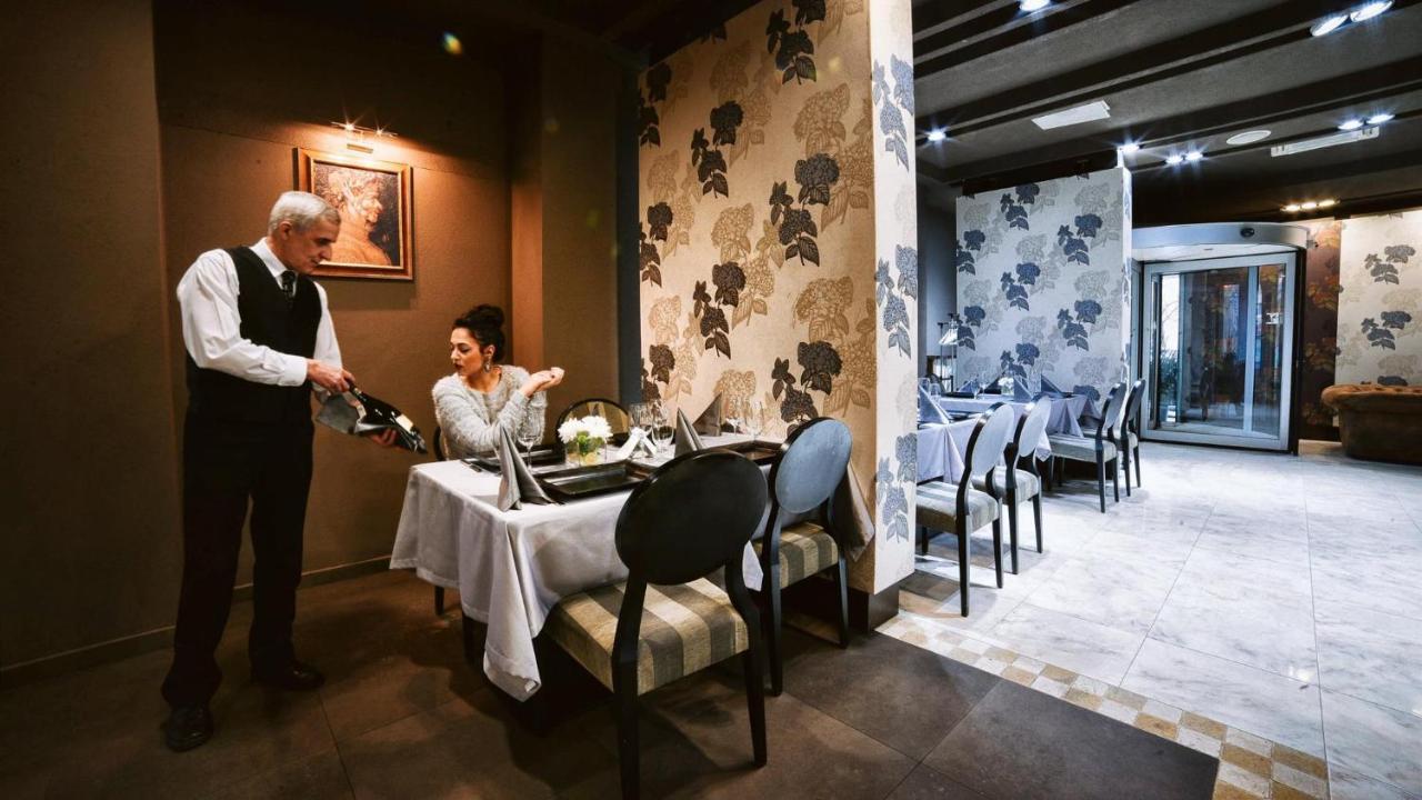 Hotel Paradis Cluj Napoca Bagian luar foto