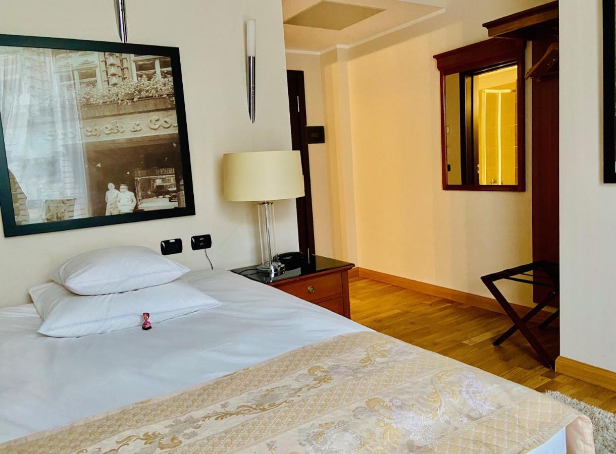 Hotel Paradis Cluj Napoca Bagian luar foto