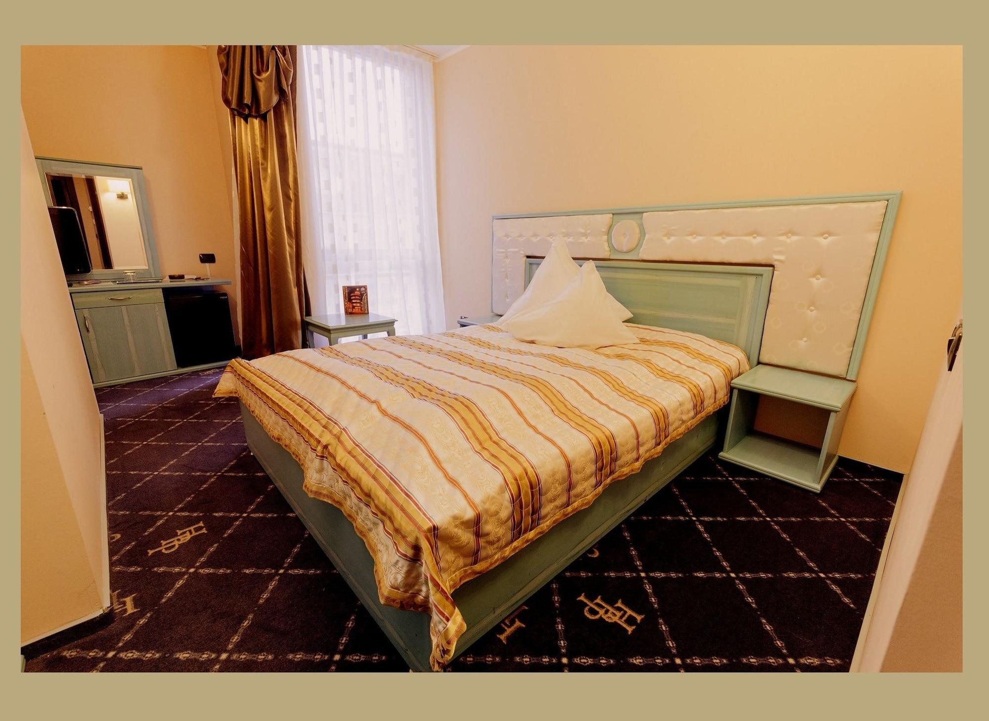 Hotel Paradis Cluj Napoca Bagian luar foto