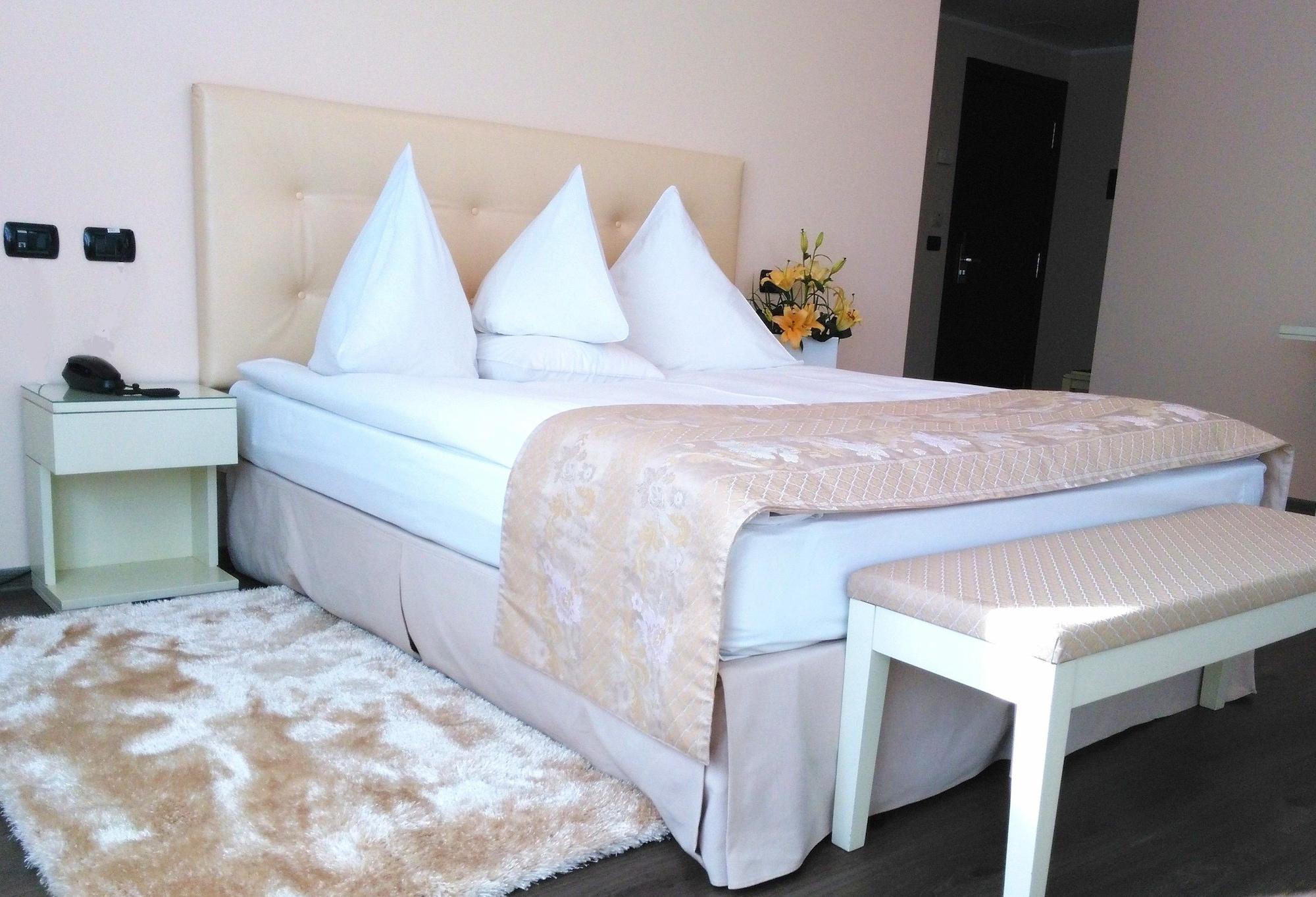 Hotel Paradis Cluj Napoca Bagian luar foto