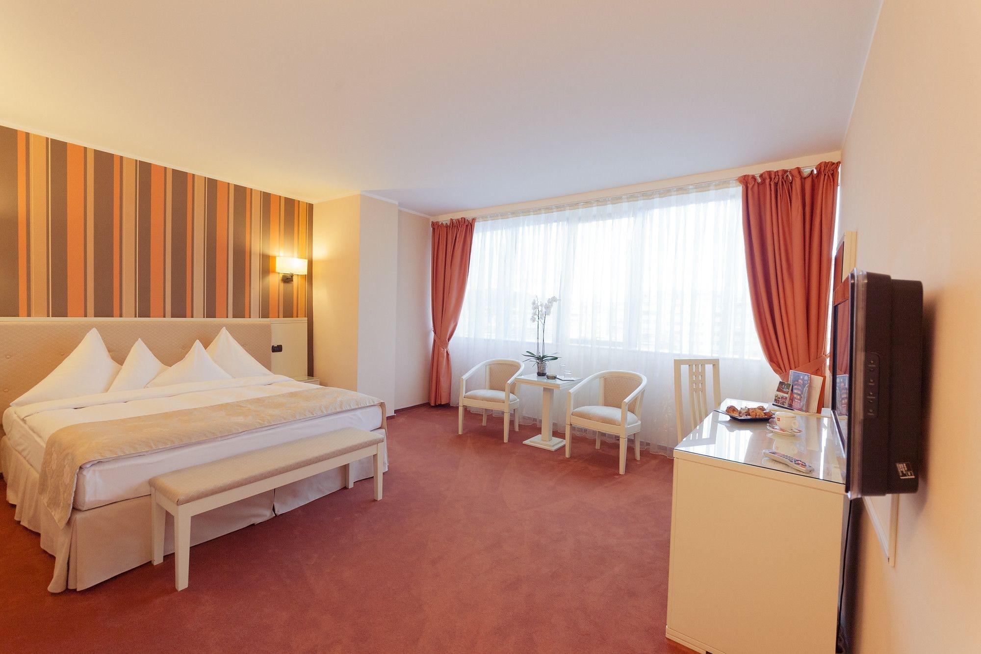 Hotel Paradis Cluj Napoca Bagian luar foto