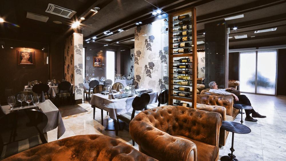 Hotel Paradis Cluj Napoca Bagian luar foto