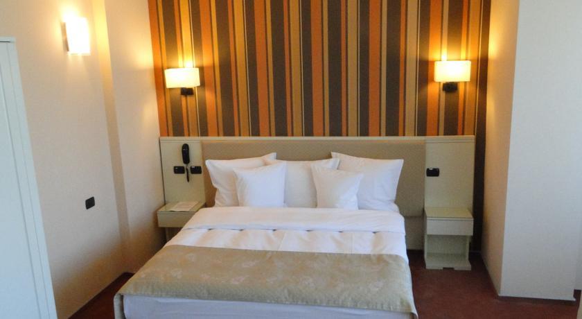 Hotel Paradis Cluj Napoca Bagian luar foto