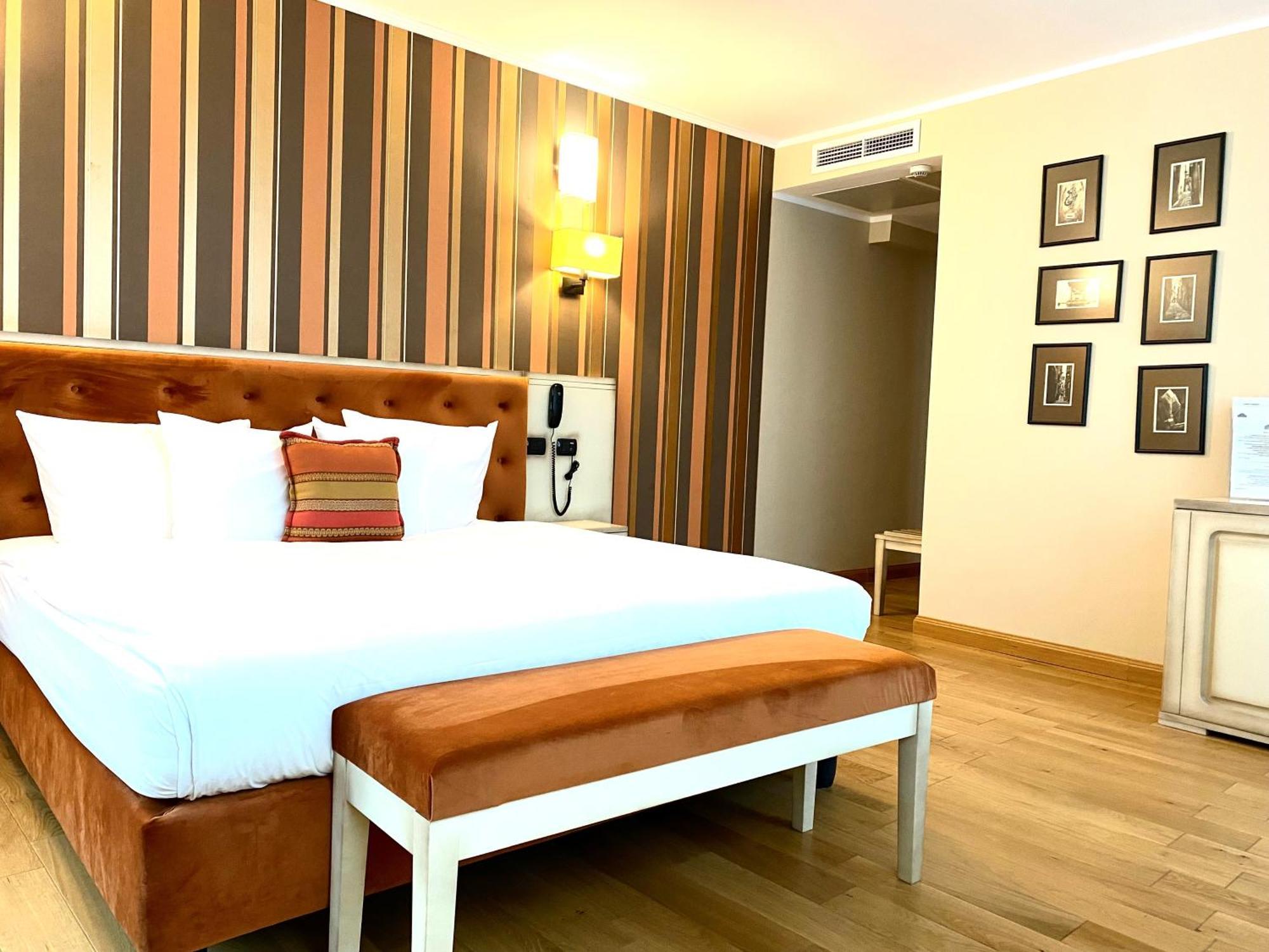 Hotel Paradis Cluj Napoca Bagian luar foto