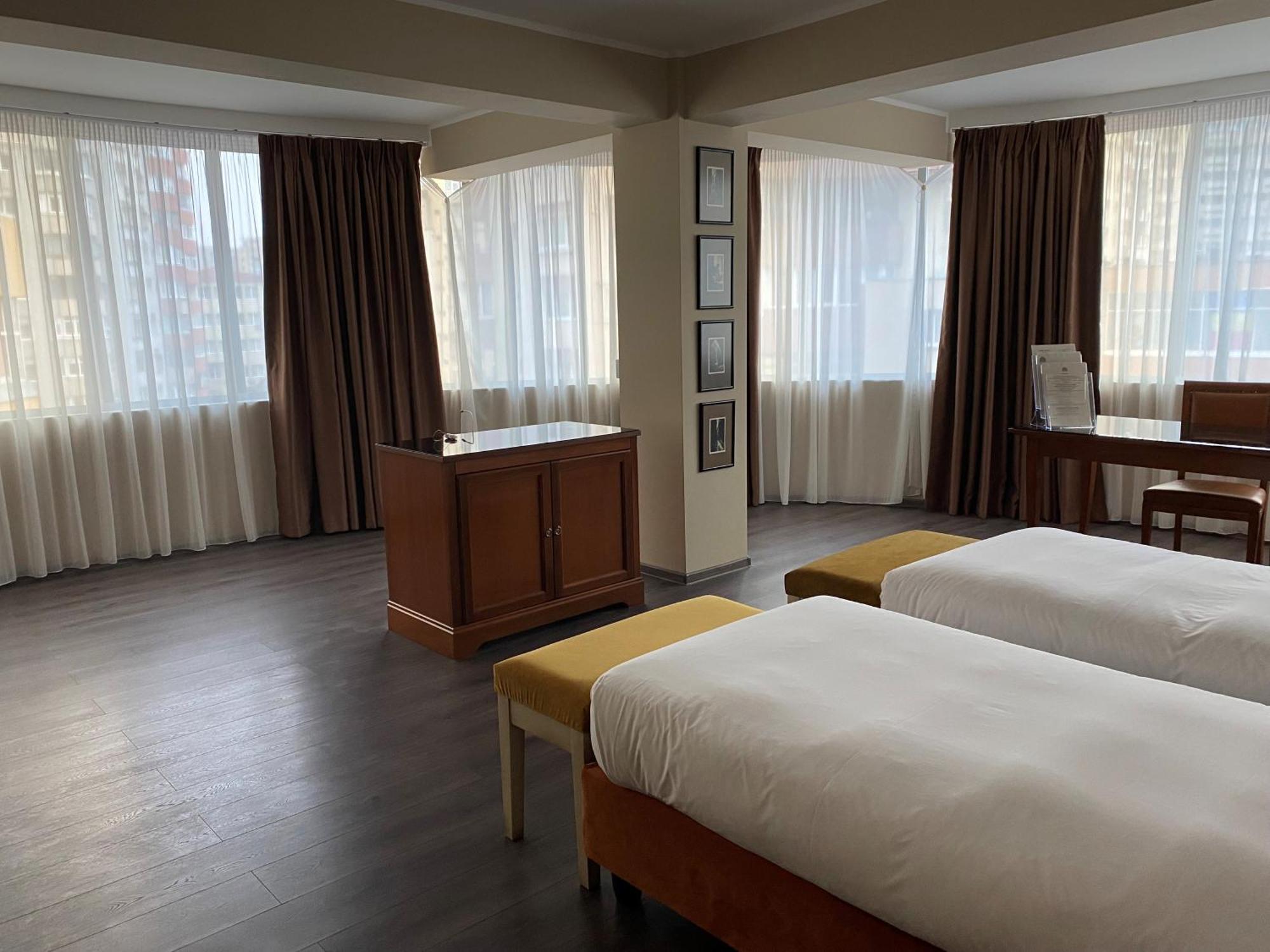 Hotel Paradis Cluj Napoca Bagian luar foto